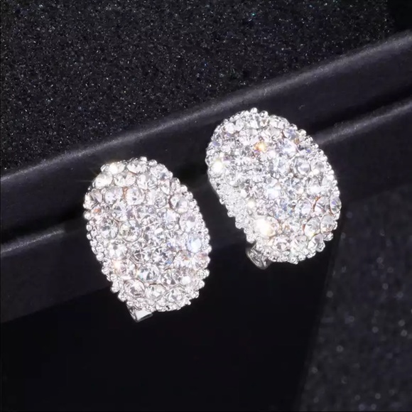 New 925 Silver Oval Diamond Stud Earrings - Picture 3 of 5